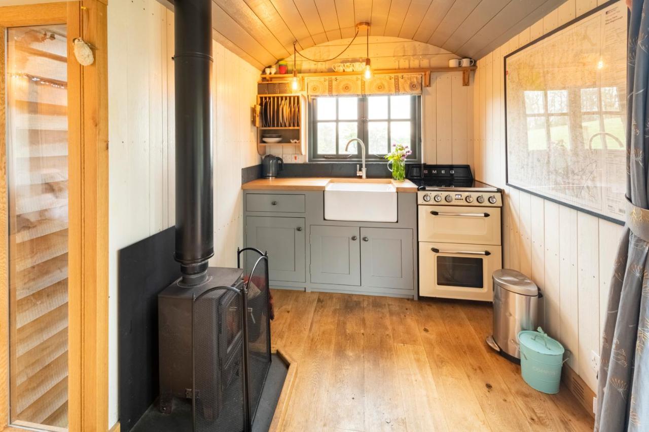 Tilbury Shepherd Huts With Hot Tubs Plus Holiday Cottages West Bagborough Eksteriør bilde